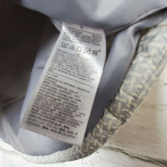 Gap Womens Medium White Gray Puffer Vest Polyester Zip Up Sleeveless Jacket - Picture 6 of 7